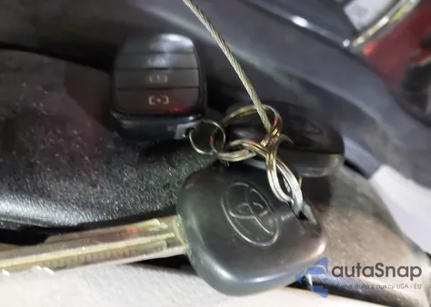 2014 Toyota Sienna Se 8 Passenger z USA, uszkodzony, nr VIN 5TDXK3DC7ES497390